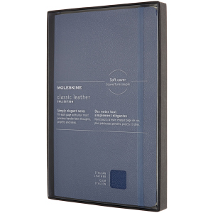 Нотатник Moleskine Leather 13 х 21 см 240 сторінок у лінійку Синя м'яка обкладинка + прозорий бокс (8053853606006) ТОП в Миколаєві